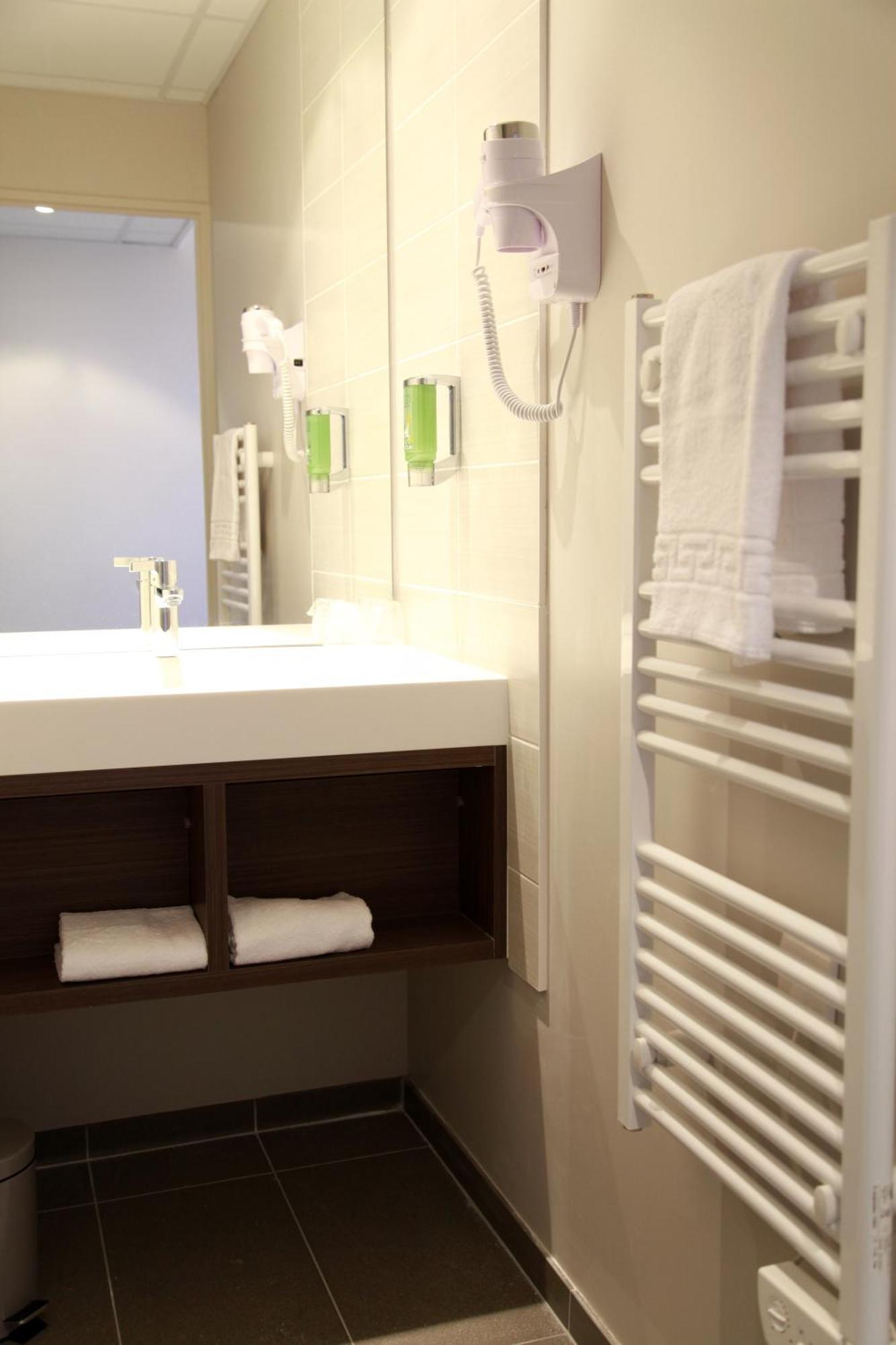 Brit Hotel Vannes-Theix Bagian luar foto
