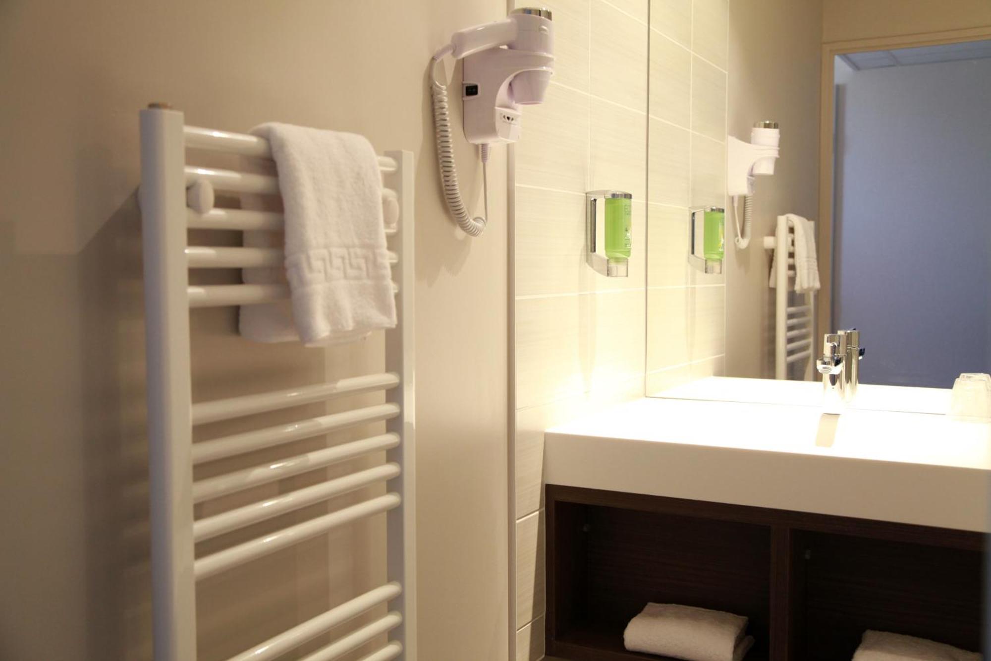 Brit Hotel Vannes-Theix Bagian luar foto